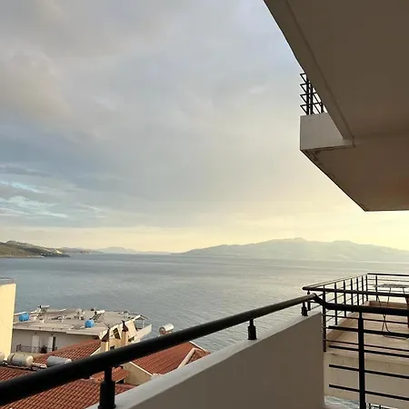 Lulo's With Sea View Apartmán
